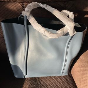 Classic open top tote